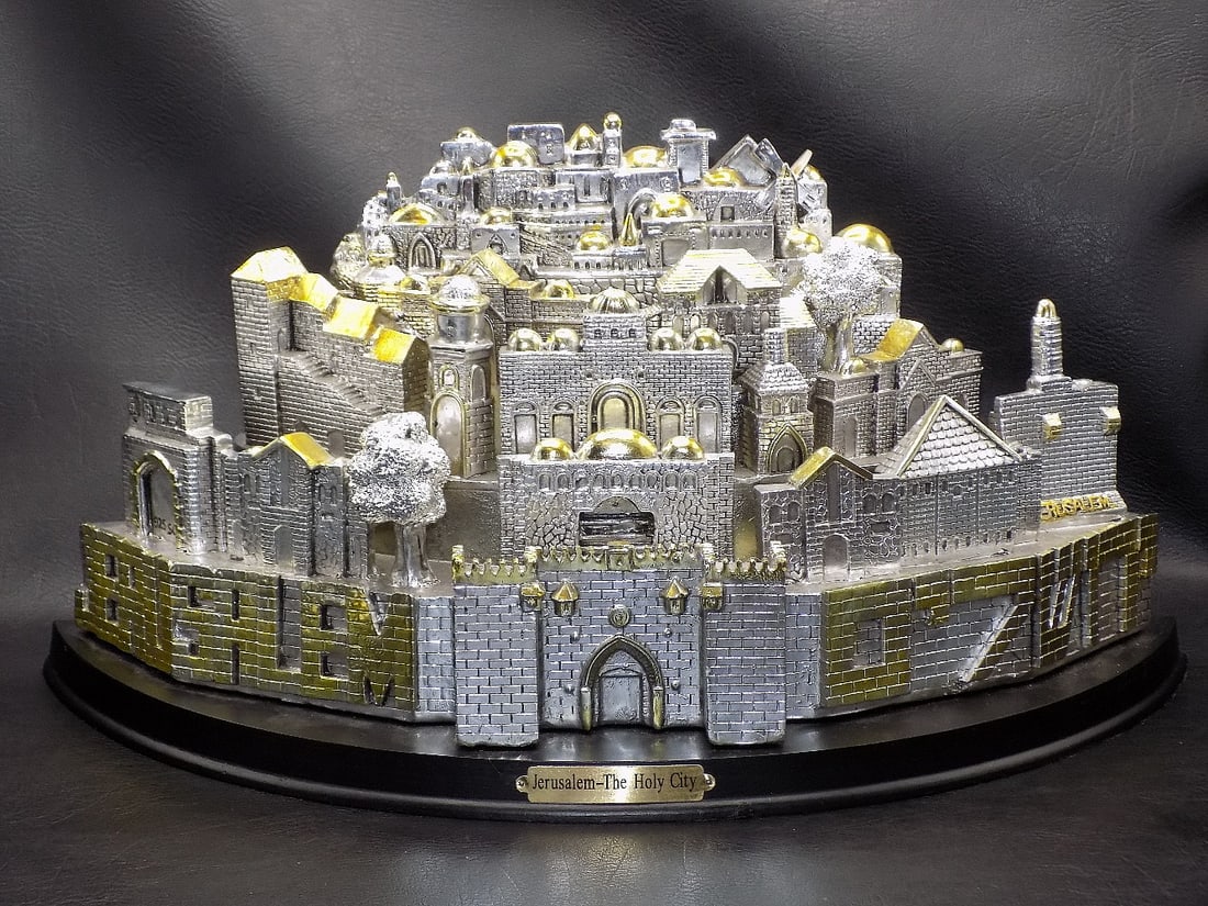 Jerusalem The Holy City: Jerusalem The Holy City. Proclaiming Messiah to the World Jewish Voice Ministries International three dimensional city scape. Has 925 sterling plated mark as shown in photo. Gold plated. Attached