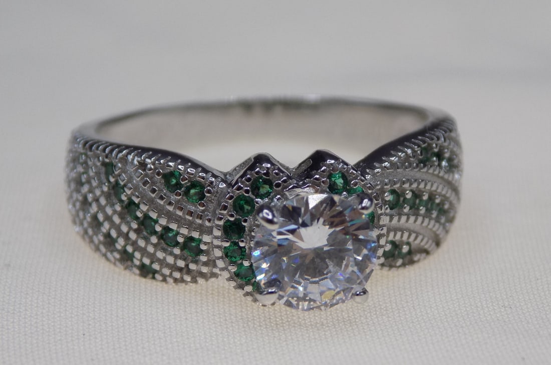 Beautiful 2 cwt topaz and emerald sterling silver ring: Beautiful 2 cwt topaz and emerald sterling silver ring. Size 8 ½. For in house shipping, please call Mike at Thriftiques 319-321-0613