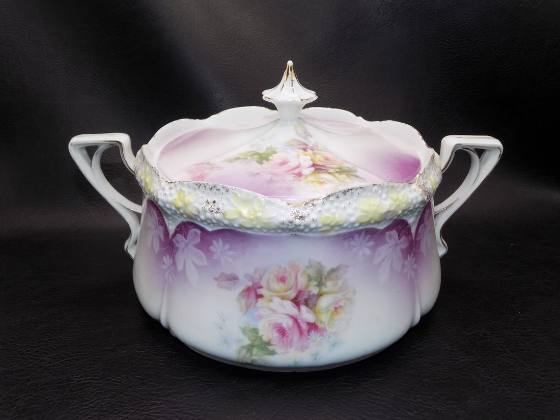 Vintage R S Prussia floral decorated biscuit or cookie jar: Vintage R S Prussia floral decorated biscuit or cookie jar. No marking. Beautiful floral decorated with roses. In very good original as found condition. Great quality and detail. 5 ¼