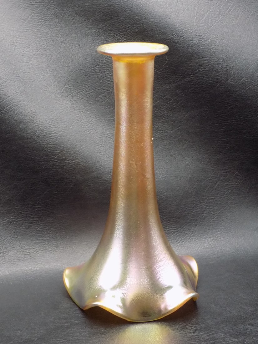 Unusual vintage Steuben iridescent art glass lamp shade (1 of 9)