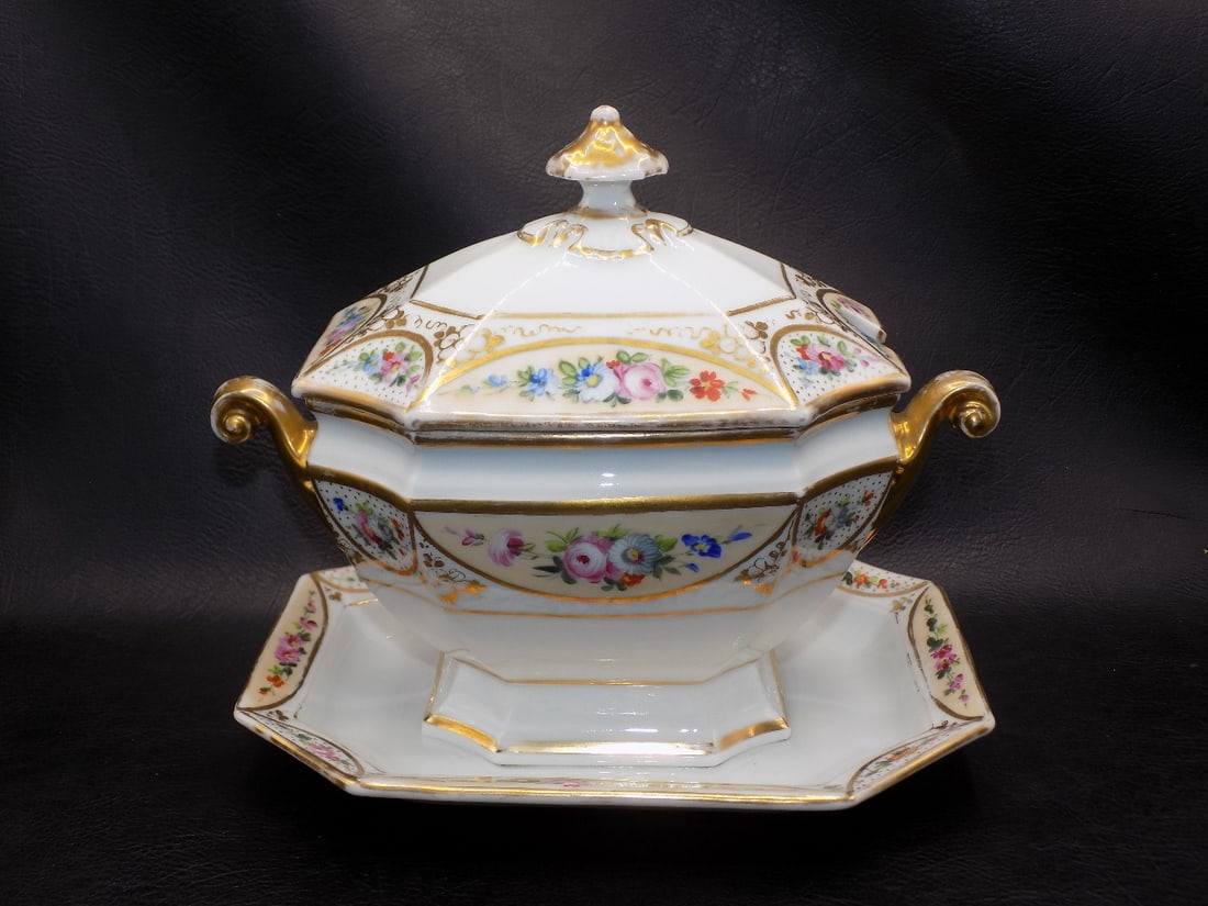 Beautiful decorated antique French porcelain de Paris soup tureen and platter (1 of 9)