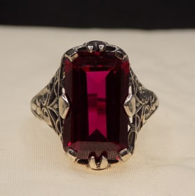 Beautiful 10 ct ruby sterling silver ring