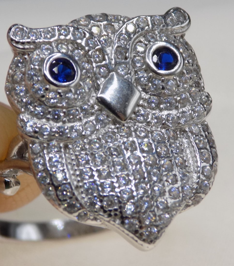 Beautiful 2 cwt sapphire and topaz owl shaped sterling silver ring: Beautiful 2 cwt sapphire and topaz owl shaped sterling silver ring. Size 9. For in house shipping, please call Mike at Thriftiques 319-321-0613