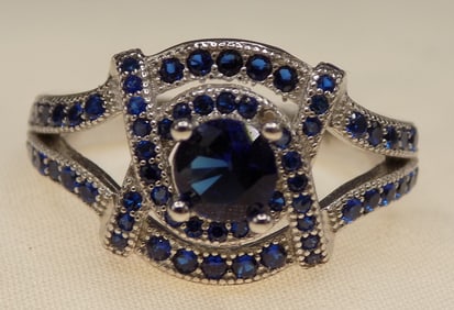 Beautiful  2 cwt blue sapphire sterling silver ring