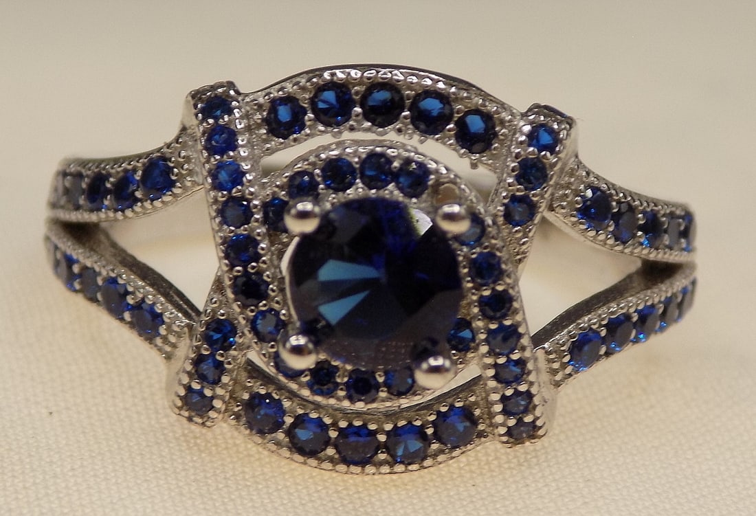 Beautiful 2 cwt blue sapphire sterling silver ring (1 of 5)