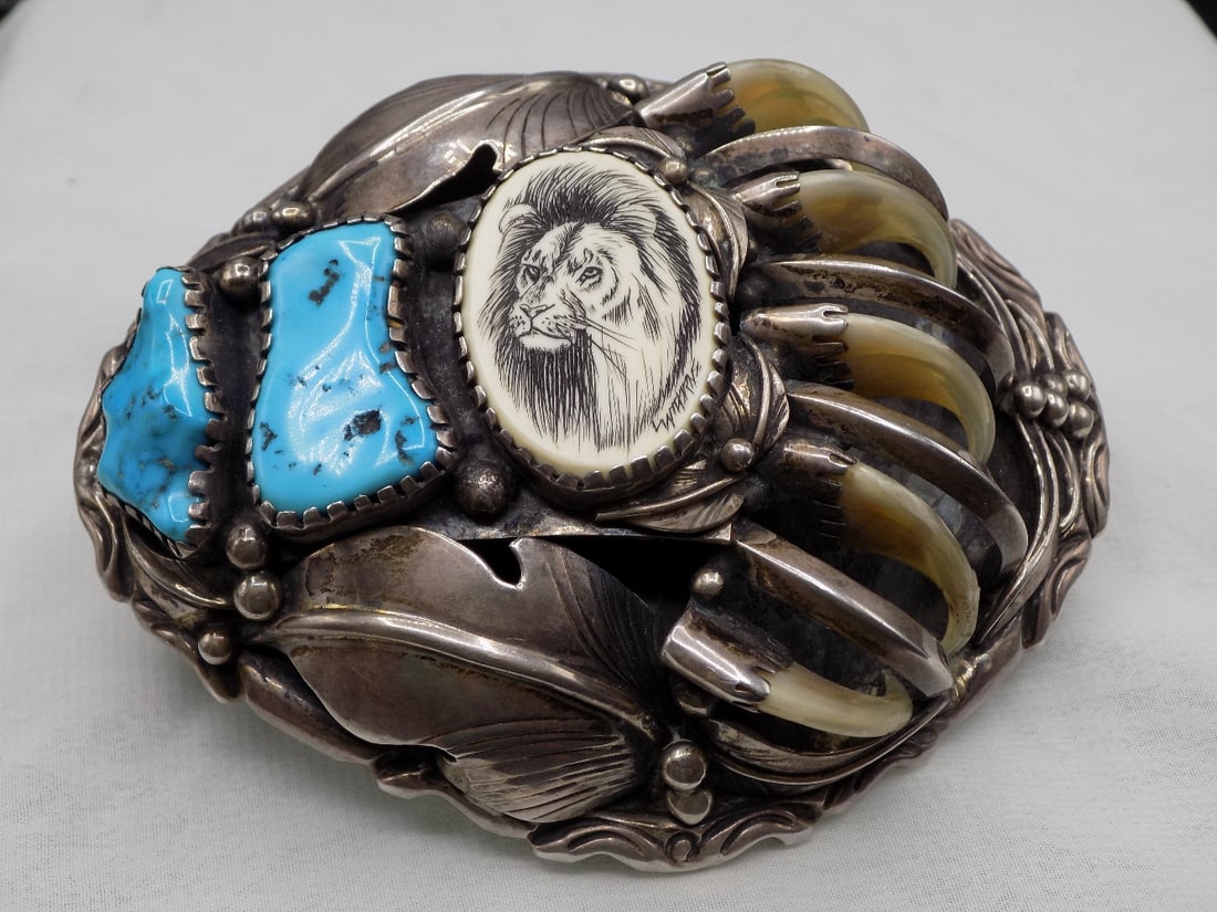 Exceptional vintage Native American Indian belt buckle with turquoise and claws: Exceptional vintage Native American Indian belt buckle with turquoise and claws. Artist signed initials as shown in photo. Probably Peter Nelson. Etched lion is artist signed in center. In very good o