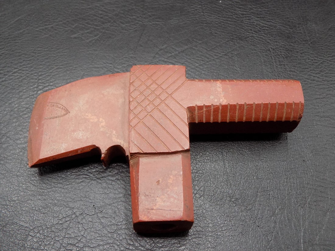 Vintage Native American Indian catlinite tomahawk shaped pipe (1 of 7)