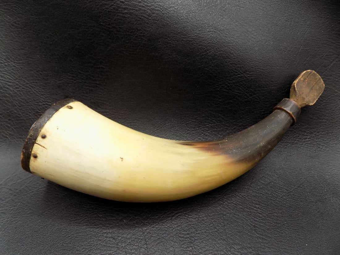 Antique steer powder horn (1 of 7)