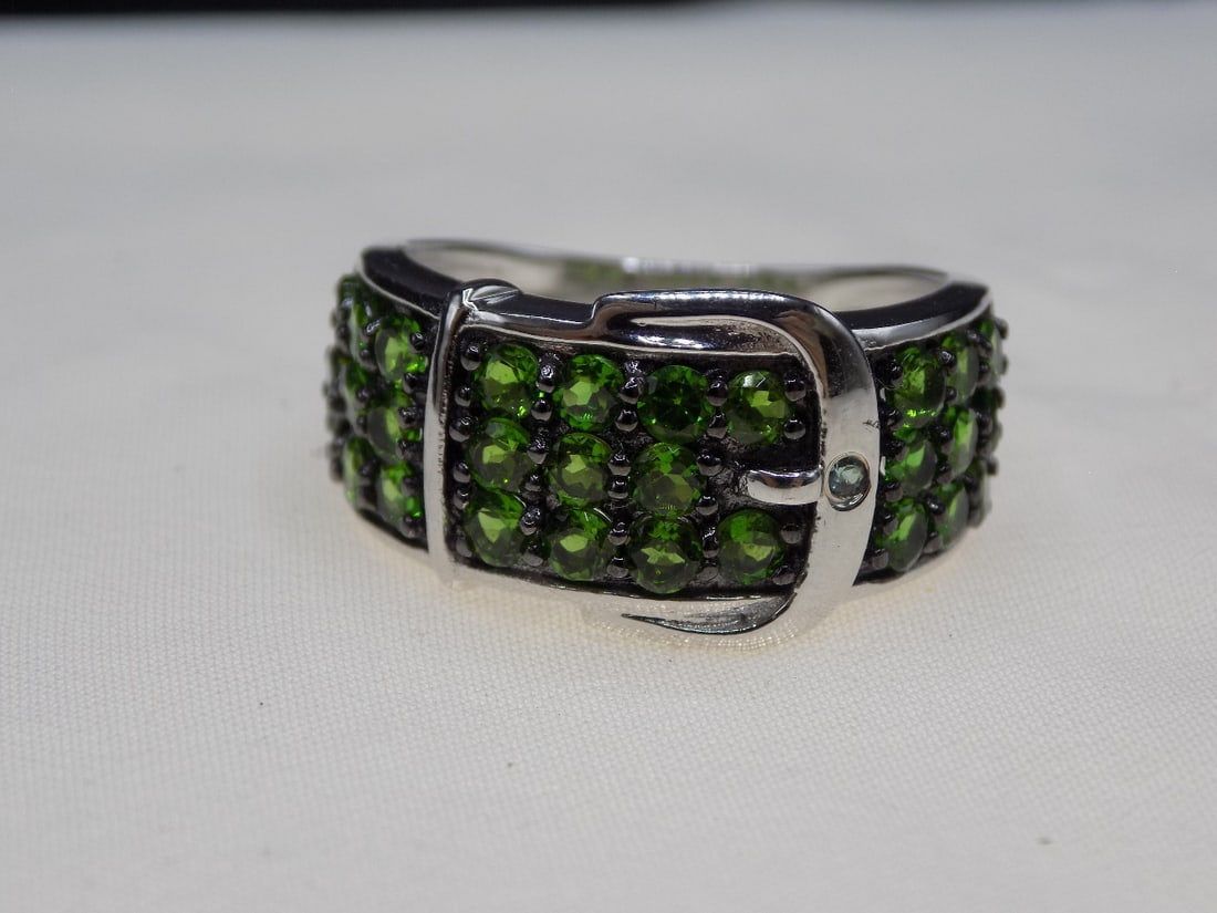 Beautiful 3 cwt emerald sterling silver ring (1 of 3)