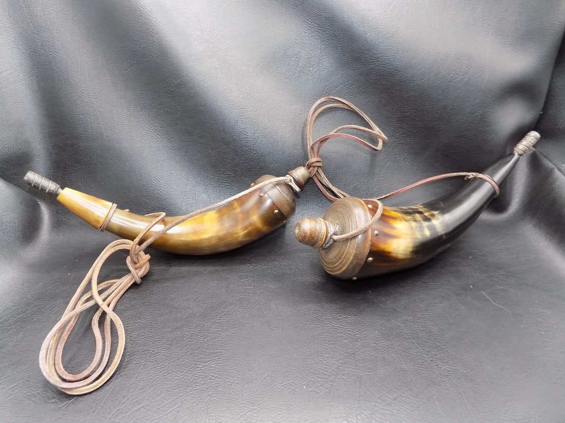 Two vintage steer powder horns (1 of 8)