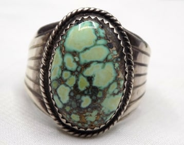 Vintage Native American Indian sterling silver turquoise ring.