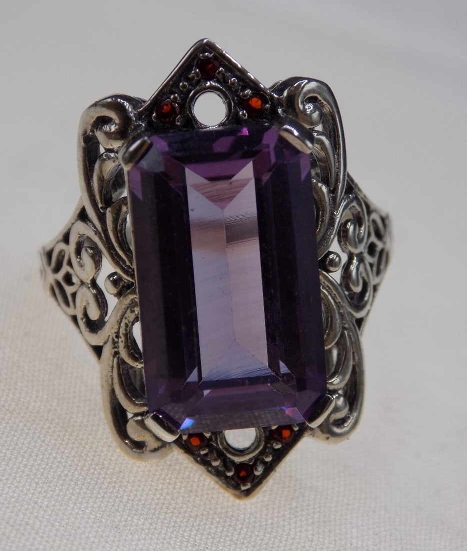 Beautiful 10 cwt alexandrite sterling silver ring (1 of 6)
