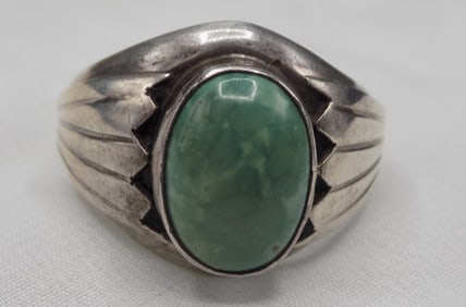 Vintage Native American Indian sterling silver turquoise ring