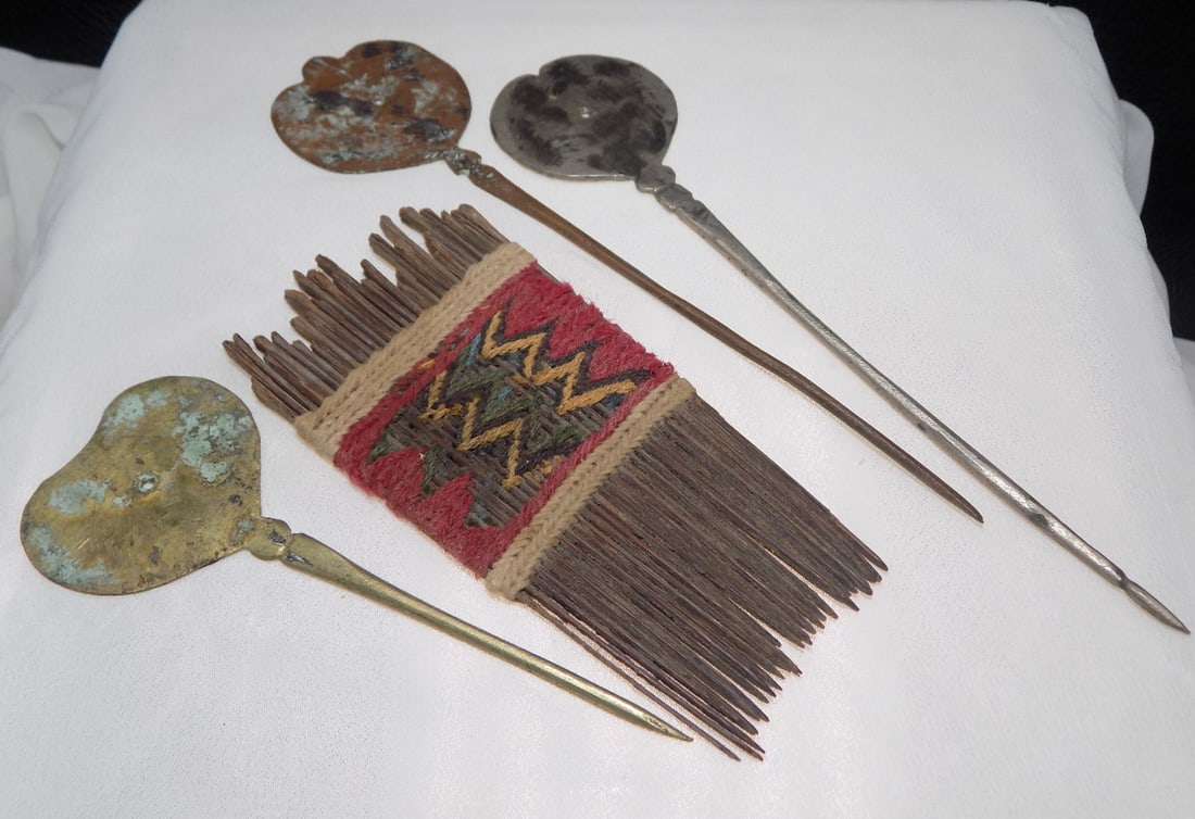 Antique hair comb and hair pins (1 of 2)