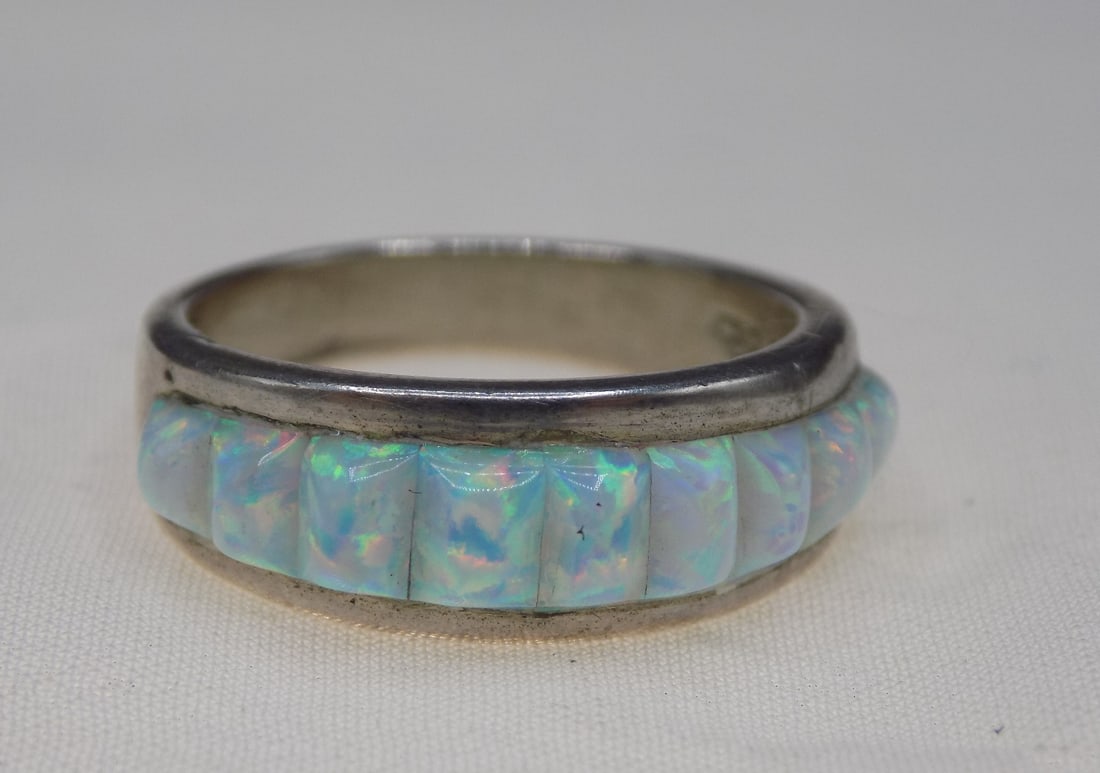 Beautiful 4 cwt opal sterling silver ring (1 of 4)