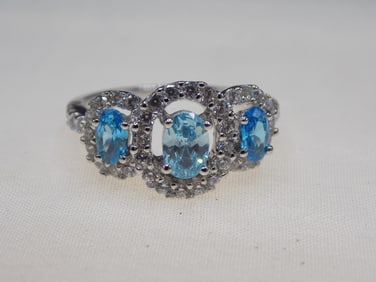 Beautiful 2 cwt aquamarine and topaz  sterling silver ring