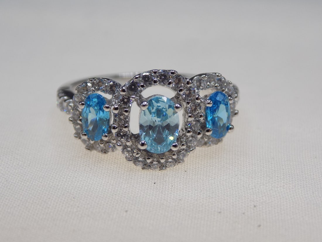 Beautiful 2 cwt aquamarine and topaz sterling silver ring (1 of 6)