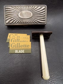 1940s  Bakelite Slant Stroke disposable razor kit in metal container