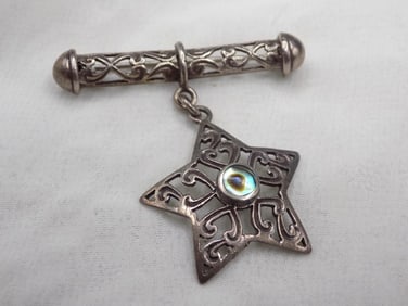 Vintage sterling silver star with mother of pearl broach