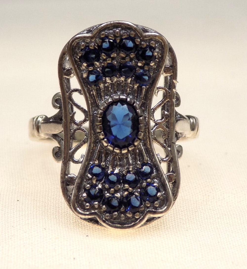 Beautiful 2 cwt blue sapphire sterling silver ring (1 of 6)