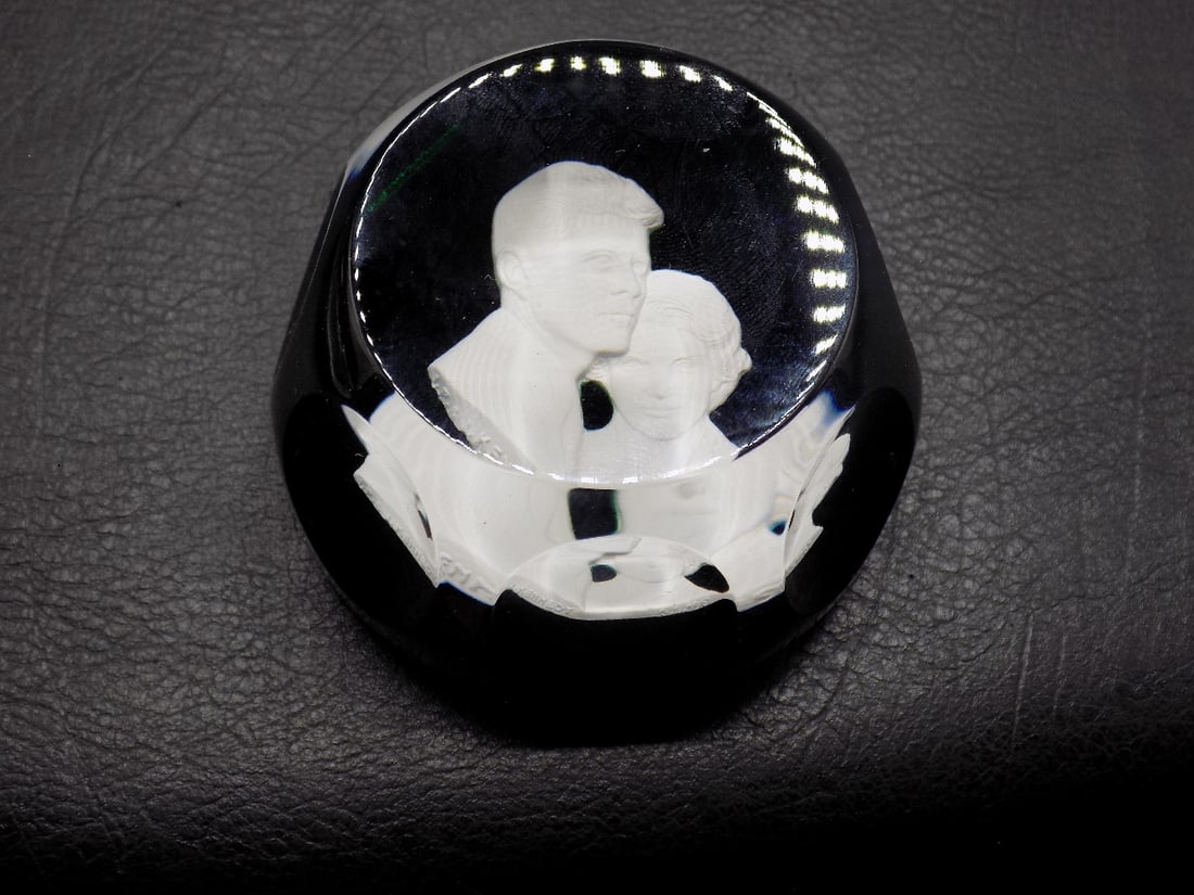 Vintage crystal Albrite sulphide paperweight John and Jacquelyn Kennedy.: Vintage crystal Albrite sulphide paperweight John and Jacquelyn Kennedy. Marked as shown in photos. Beautiful colors. In very good original as found condition. Great quality and detail. White lines ar