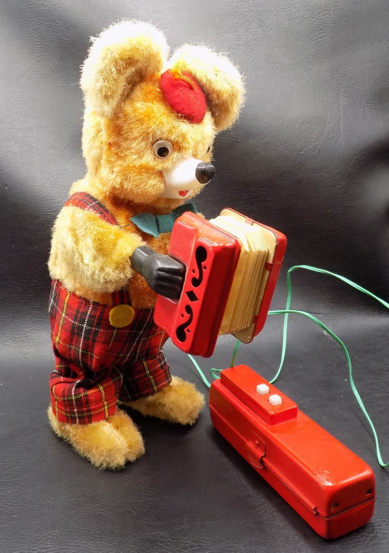 Vintage Bruno accordion bear battery operated toy: Vintage Bruno accordion bear battery operated toy. Moves and plays accordion. Beautiful colors. In very good original as found condition with normal wear for age.. Great quality and detail. 10 inches