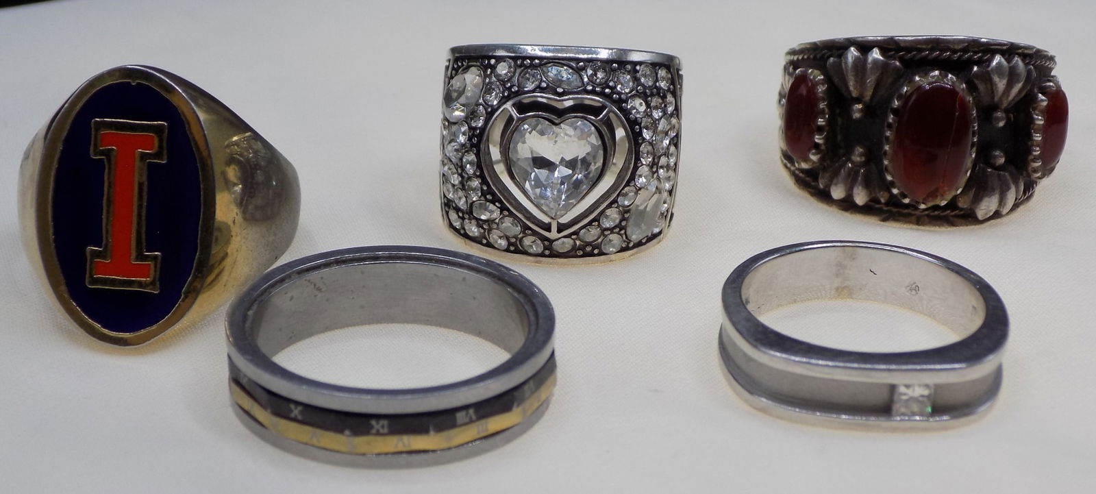 5 vintage sterling rings with inlaid stones. (1 of 4)