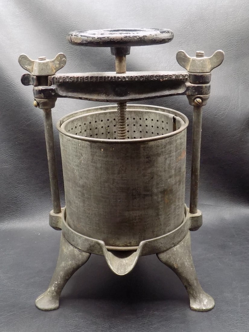 Antique Streeter grape wine press. (1 of 4)