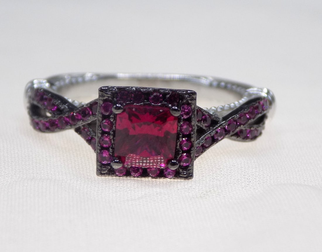 Beautiful 2 cwt ruby sterling silver ring (1 of 4)