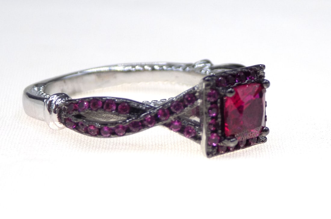 Beautiful 2 cwt ruby sterling silver ring - 2
