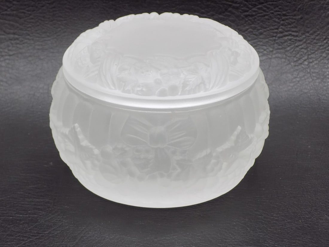 Art Deco Lalique or Consolidated Glass art glass jewelry box with fruit (1 of 8)