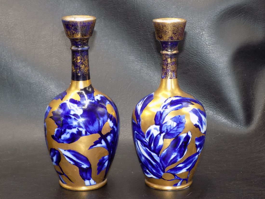 Vintage pair of Thomas Forester and Sons Phoenix porcelain vases: Vintage pair of Thomas Forester and Sons Phoenix porcelain vases. 1910 England Marked on bottom as shown in photo. Beautiful colors. In very good original as found condition. Great quality and detail.