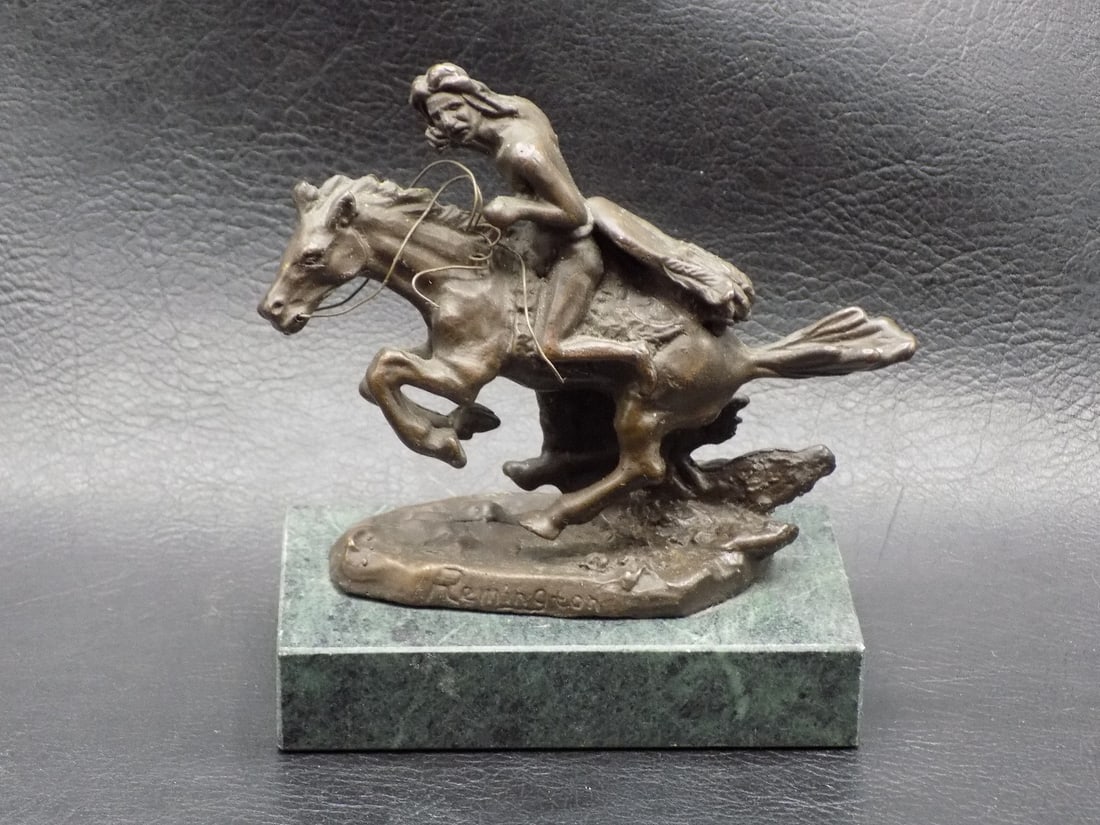 Signed Remington bronze Cheyenne Made by Franklin Mint (1 of 8)
