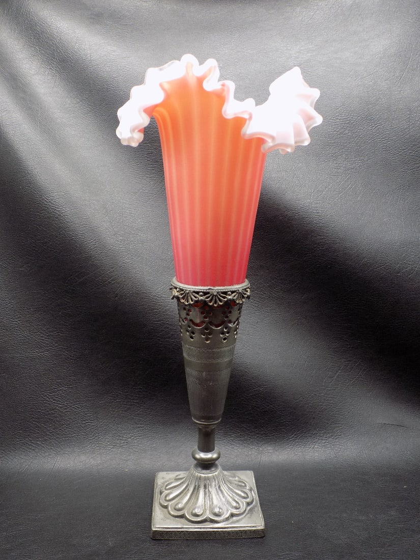 Lovely Victorian art glass vase in fancy silverplate holder (1 of 9)