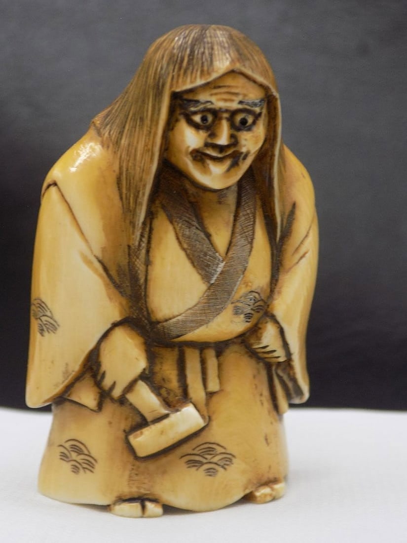 Fine vintage carved Oriental Netsuke (1 of 6)