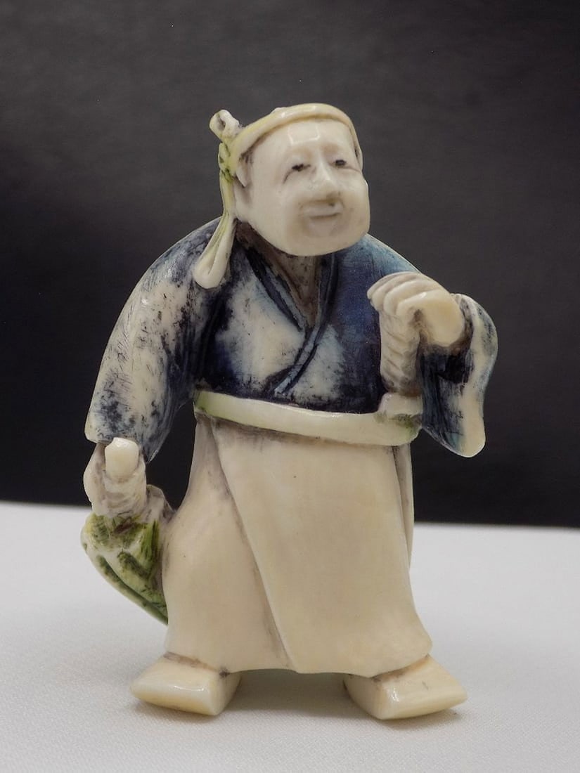 Fine vintage carved Oriental Netsuke (1 of 7)