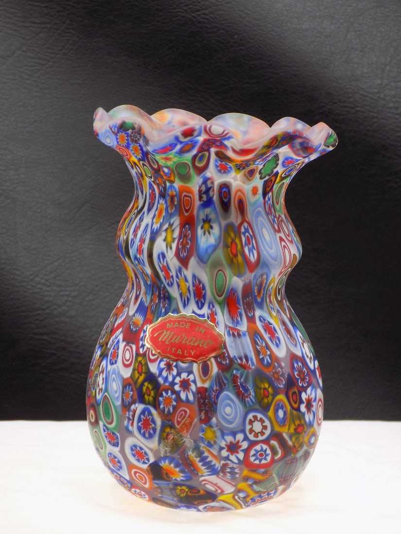 Vintage Fratelli Toso Murano millefiori art glass vase with original label: Vintage Fratelli Toso Murano millefiori art glass vase with original label. Beautiful colors. In very good original as found condition. Great quality and detail. 5 1/8 inches tall. For in house shippi