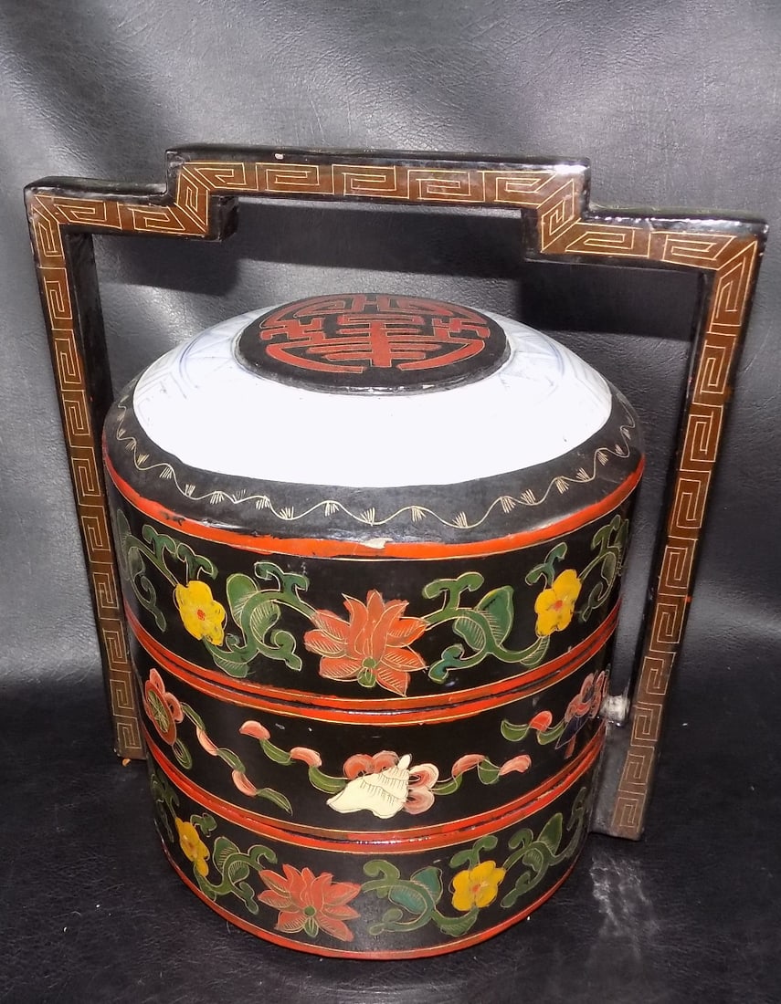 Lovely hand decorated Oriental three tier storage container: Lovely hand decorated Oriental three tier storage container. Hand painted with floral decoration. Porcelain insert in in top. Three containers. Beautiful colors. In very good original as found conditi