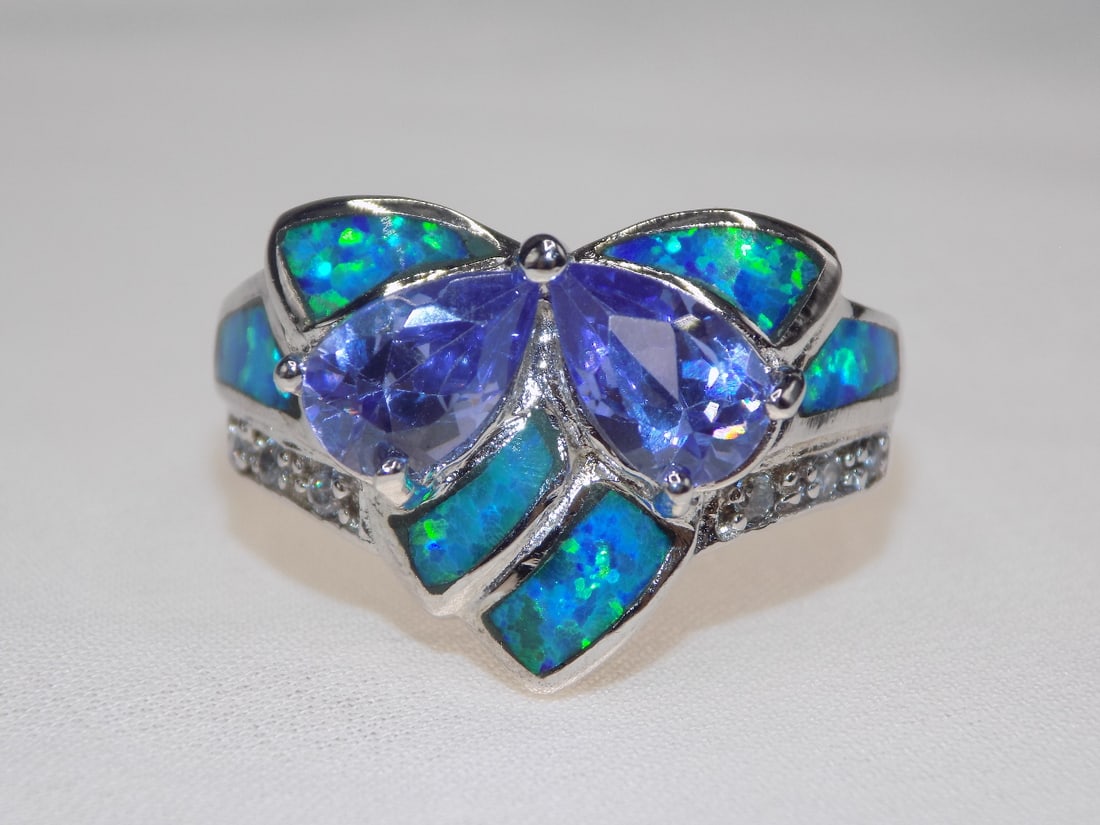Beautiful 2 cwt sapphire and blue fire opal sterling silver ring. (1 of 4)