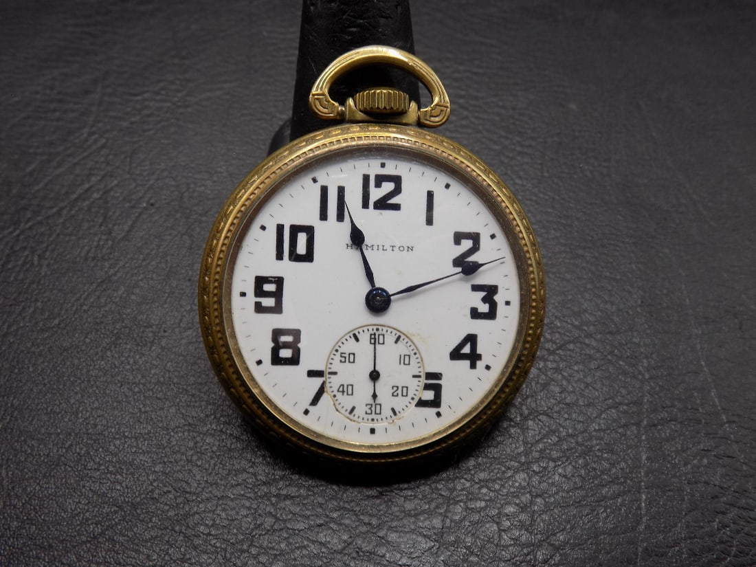 Antique 21 jewel Hamilton 992 railroad pocket watch with train on case (1 of 8)