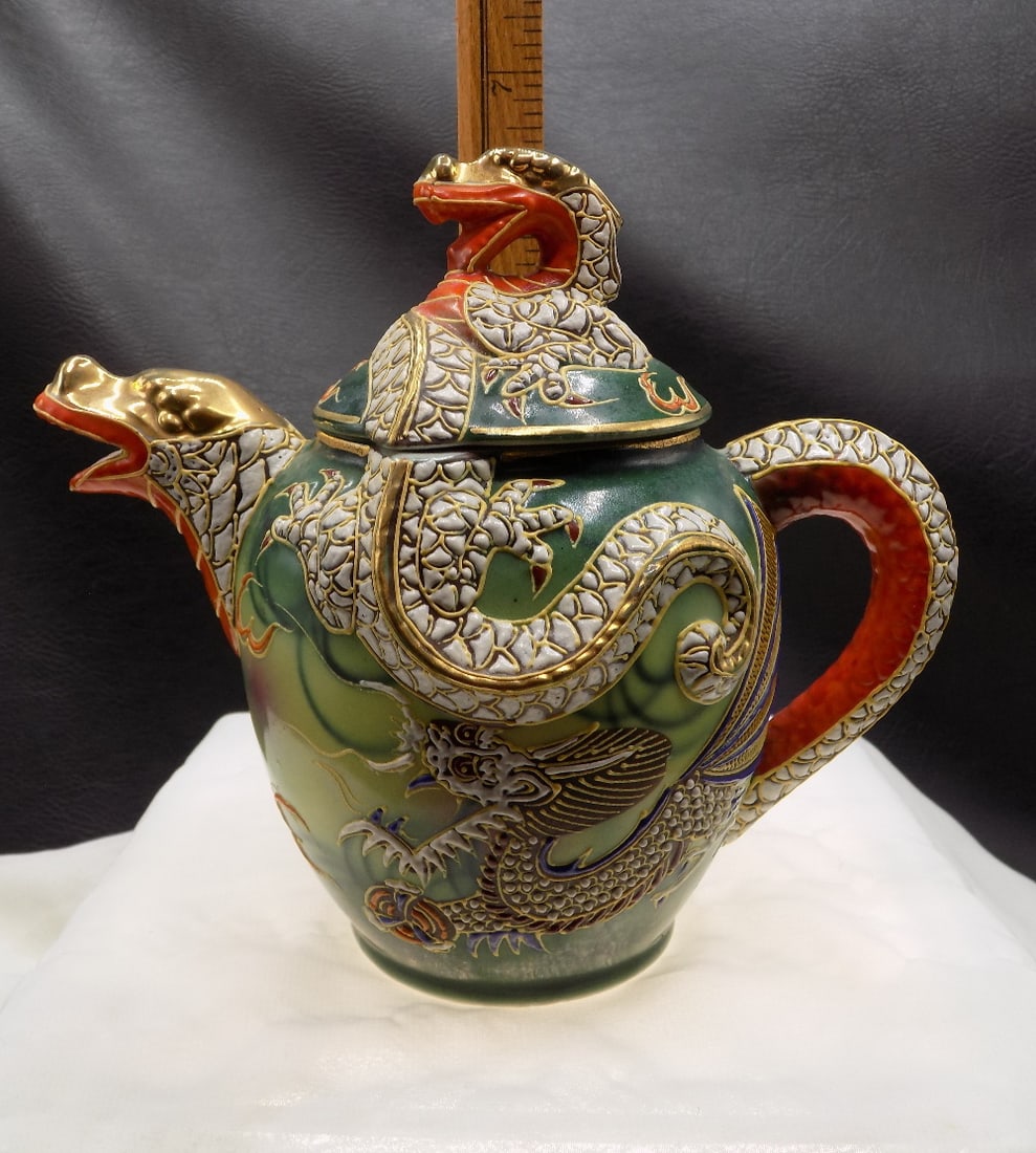 Fabulous vintage Moriage Japanese Dragon ware teapot (1 of 10)