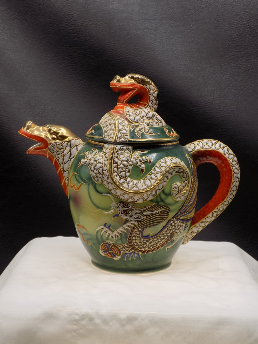 Fabulous vintage Moriage Japanese Dragon ware creamer (1 of 10)
