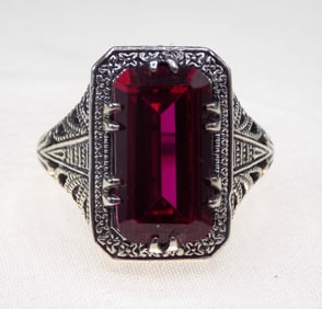 Beautiful 8 ct ruby sterling silver