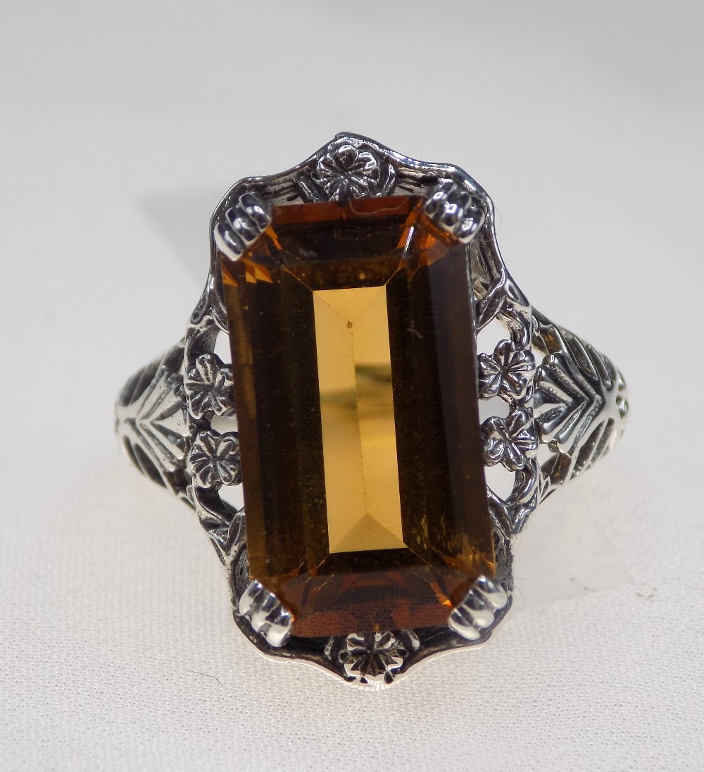 Beautiful 10 ct citrine sterling silver ring: Beautiful 10 ct citrine sterling silver ring. Size 6. For in house shipping, please call Mike at Thriftiques 319-321-0613