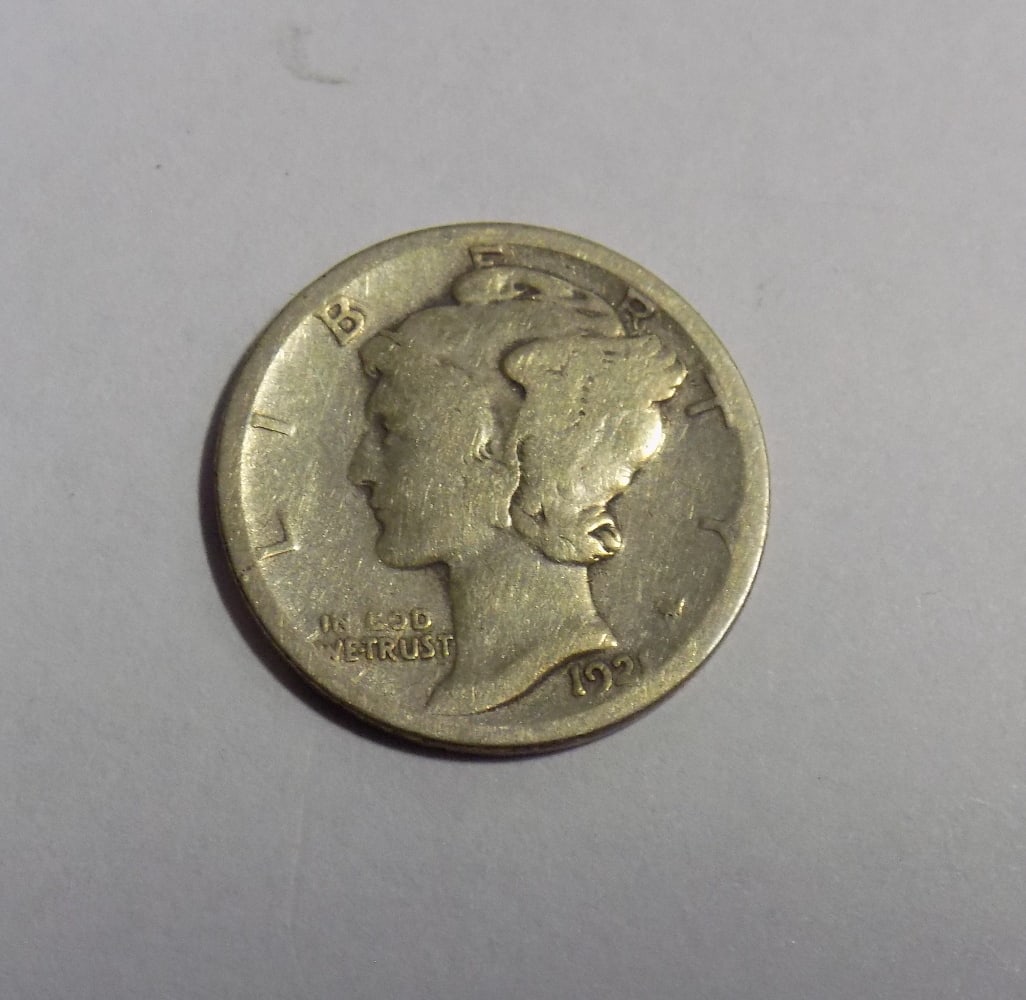 1921 D mercury dime: 1921 D mercury dime. For in house shipping. Please see photos. Please call Mike at Thriftiques 319-321-0613