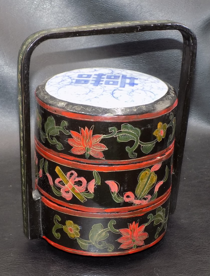 Lovely hand decorated Oriental three tier storage container: Lovely hand decorated Oriental three tier storage container. Hand painted with floral decoration. Porcelain insert in in top. Three containers. Beautiful colors. In very good original as found conditi