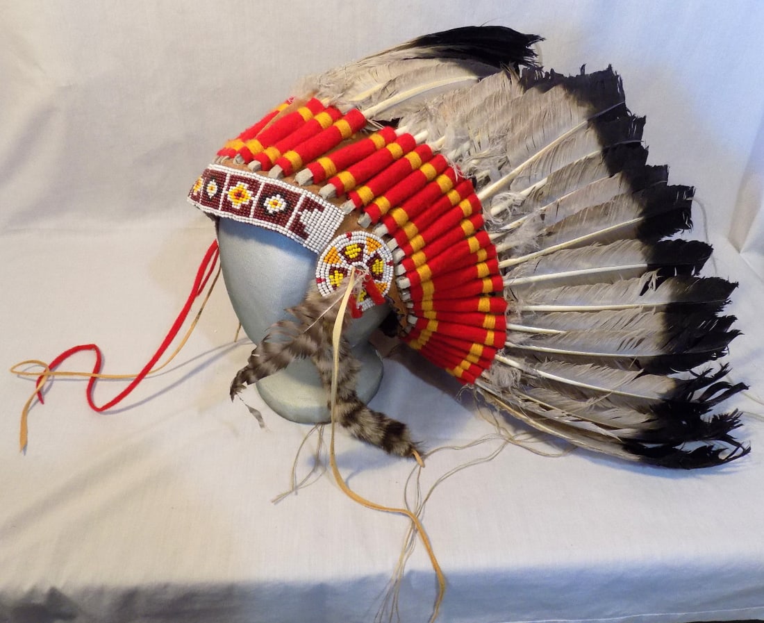 Vintage Native American Indian War Bonnet (1 of 8)