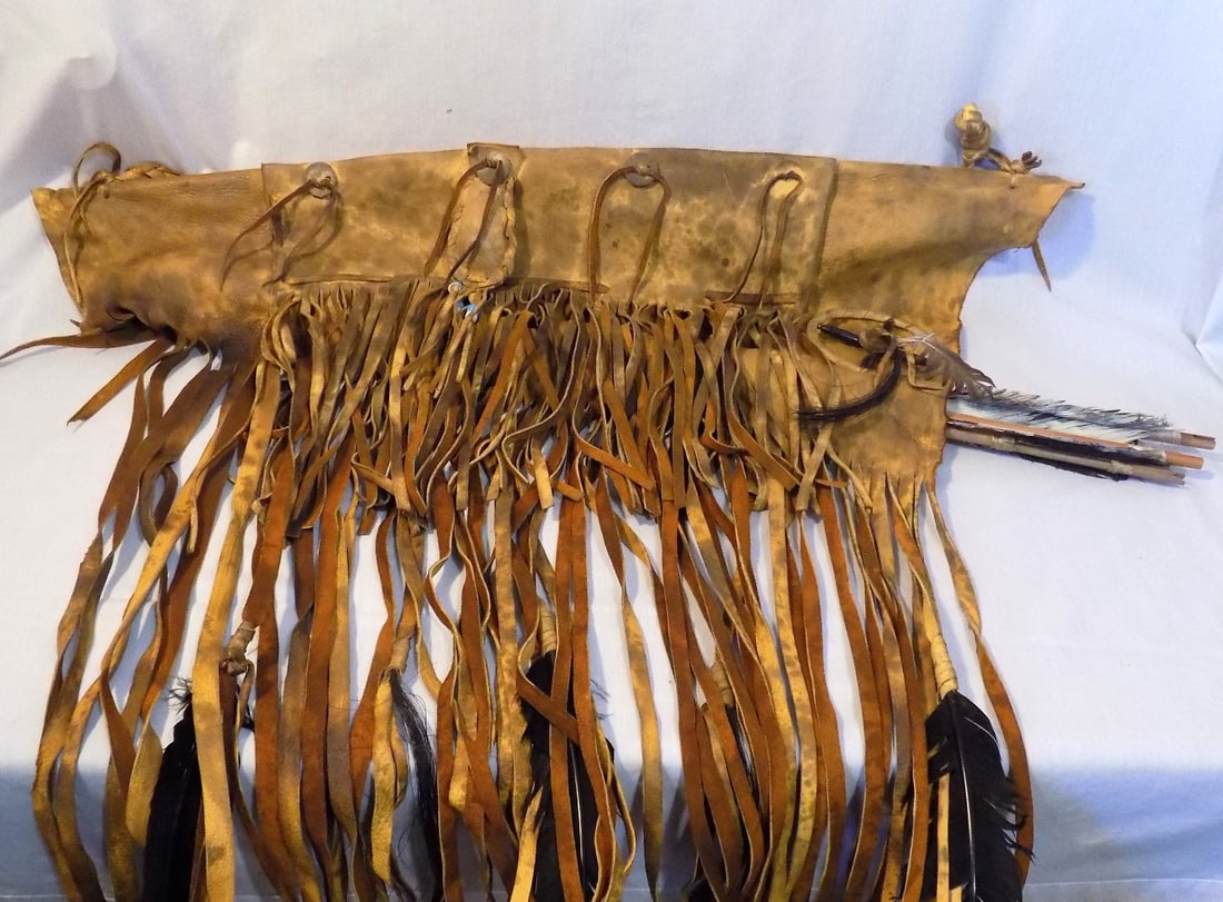 Vintage Native American Indian leather quiver and arrows (1 of 8)