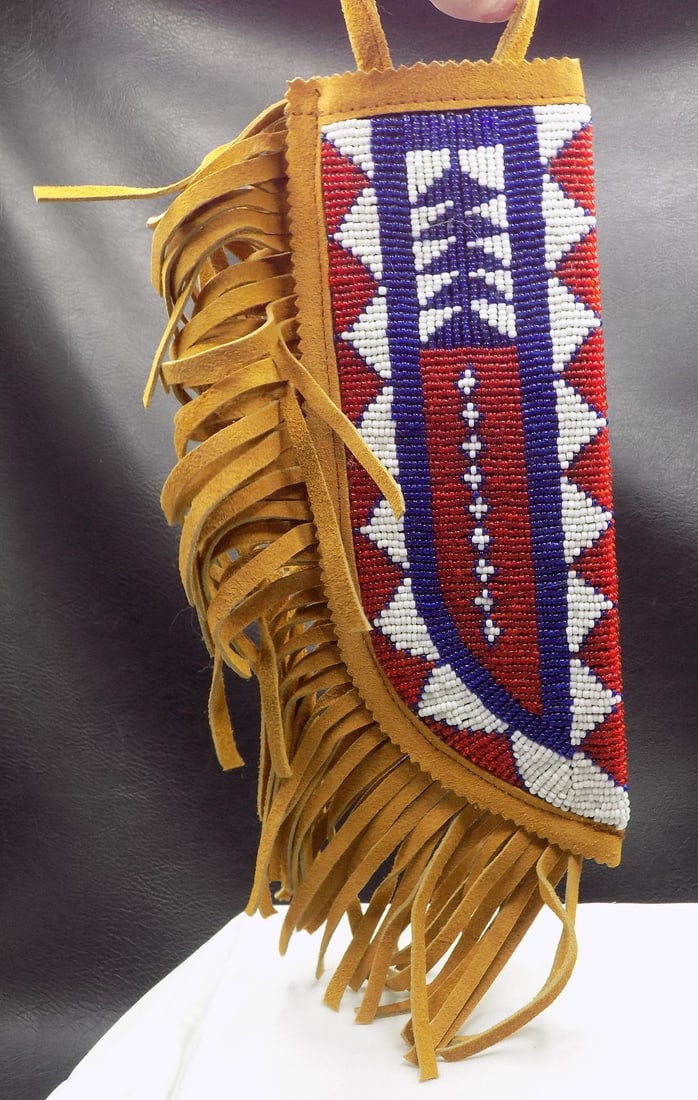 Native American Indian beaded leather knife sheath. (1 of 5)