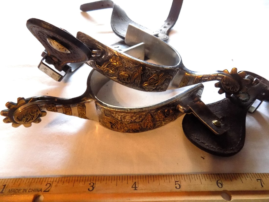 Ornate decorated vintage spurs marked B B (1 of 10)